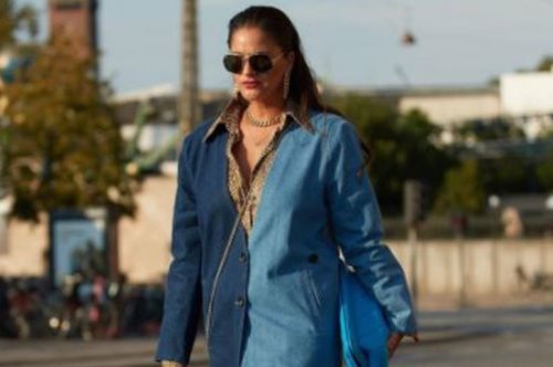 Ο πιο κουλ τρόπος να φορέσεις ένα «βαρετό» πουκάμισο: Oι στιλάτες γυναίκες το κάνουν εδώ και χρόνια