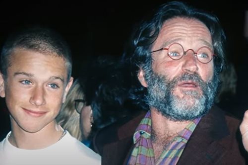 «Έπινα για να μη σκέφτομαι»: Ο γιος του Ρόμπιν Ουίλιαμς μιλά για την κατάθλιψη και τον εθισμό