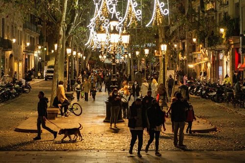 Ταξίδια μέσω εικόνων: Η Μαδρίτη στόλισε - η ζωή συνεχίζεται  