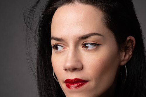 Η permanent makeup artist που θα σε βοηθήσει να κατακτήσεις το βλέμμα που σου ταιριάζει περισσότερο