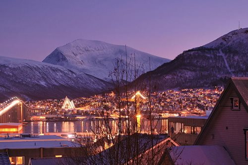 Aπόκοσμο, γοητευτικό σκοτάδι πάνω από την Αλάσκα: Ξεκίνησε η πολική νύχτα και θα κρατήσει 2 μήνες