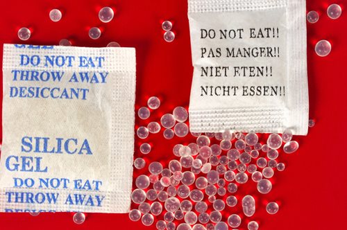 Το ήξερες; Γιατί υπάρχουν στις τσάντες σακουλάκια με τζελ σιλικόνης και πού αλλού χρησιμεύουν; 