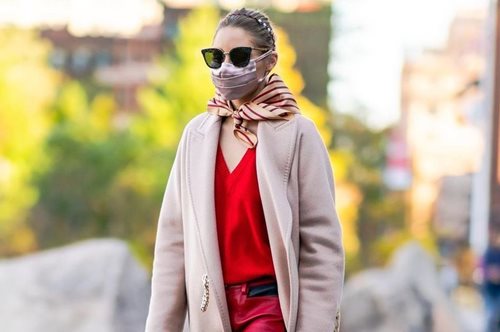 «Είμαι μικρόσωμη, με καμπύλες και μόλις βρήκα το τέλειο παντελόνι»: H ανακάλυψη μιας fashion editor