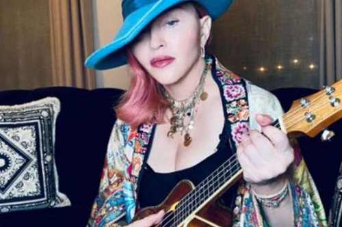 Έπαιξαν πιάνο, κιθάρα και σκάκι: H Μαντόνα ποζάρει αγκαλιά με τα 6 παιδιά της 