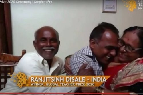 «Άλλαξε τις ευκαιρίες ζωής»: Το σπουδαίο έργο του Ινδού δασκάλου που κέρδισε το Νόμπελ Διδασκαλίας