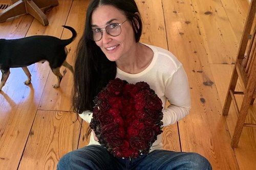 «Ευγνωμοσύνη για τα κορίτσια μου»: Η Ντέμι Μουρ σε νέα φωτό με τις τρεις κόρες της. Σαν αδερφή τους