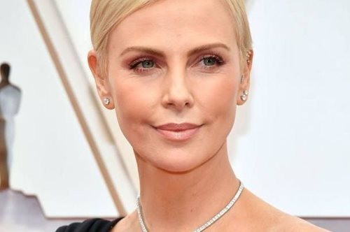 Την ημέρα που η Σαρλίζ Θερόν τσακώθηκε με έναν υπάλληλο σε τράπεζα άνοιξε ο δρόμος για την καριέρα της