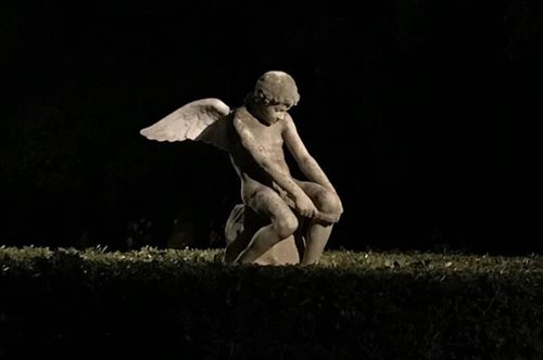 Η λάμψη που τους αξίζει: Τα αγάλματα του Ζαππείου θα φωτιστούν από την Ελευθερία Ντεκώ 