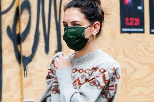 Γιατί το skinny τζιν της Κέιτι Χολμς είναι το πιο σύγχρονο ντένιμ παντελόνι που μπορείς να φορέσεις