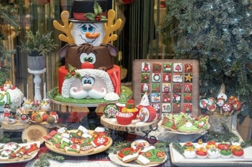 Το τουρτίνι του lockdown: Ζαχαροπλαστείο της Θεσσαλονίκης δημιουργεί τάση για ολιγομελή τραπέζια