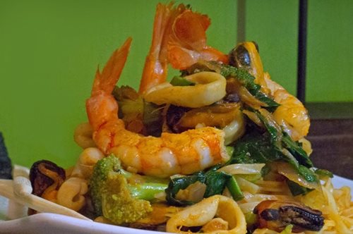 Στο Microu Lee τρως σούπερ noodles με γαρίδες και παίρνεις ρέστα από πεντάευρο