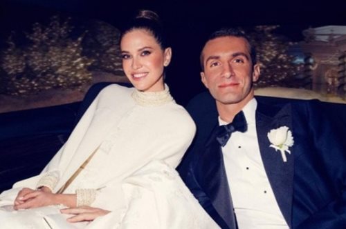 Ντάσα Ζούκοβα-Σταύρος Νιάρχος: Απολαμβάνουν την Ελλάδα με τους διάσημους φίλους τους