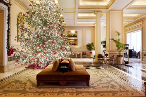 Η πιο λαμπερή γωνιά του κέντρου της Αθήνας φωτίστηκε και μοσχοβόλησε Χριστούγεννα  