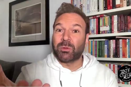 Ο Μάκης Πουνέντης μιλά για τα εστιατόρια και όλα όσα του έλειψαν από τον κόσμο της γεύσης 