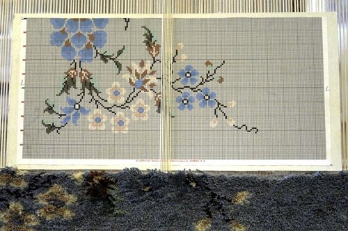 H ινκόγκνιτο επίσκεψη της Μαρία Γκράτσια Κιουρί του Dior στις τελευταίες υφάντρες των Ανωγείων