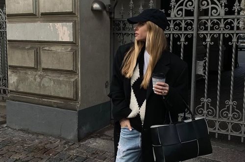 H απλή μέθοδος των τριών: Το απλούστατο, αλλά υπέρκομψο outfit που λατρεύουν οι στιλάτες γυναίκες