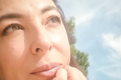 «Μουτς, μουτς, μουτς!»: Ο Κώστας Βουτσάς ξαναζωντανεύει μέσα από ένα άγνωστο βίντεο 