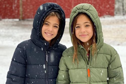 Τα «ομορφότερα δίδυμα» κορίτσια στον κόσμο: Έσωσαν τον πατέρα τους από τον καρκίνο