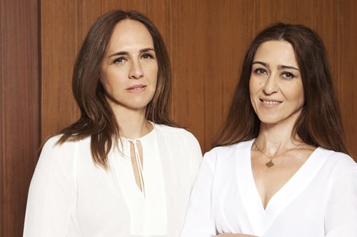 Δύο Ελληνίδες ταξιδεύουν ανά τον κόσμο, με διαβατήριο την αρχιτεκτονική και το industrial design