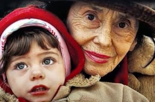 Θυμάστε τη γυναίκα που έγινε μητέρα στα 66 της χρόνια; Αυτή είναι η ζωή της 15 χρόνια μετά