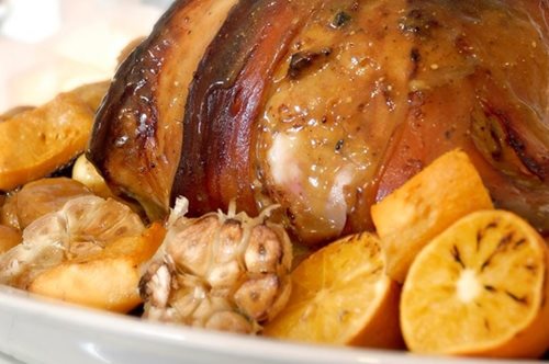 Χοιρινό με μέλι στο φούρνο: Γλυκό και αλμυρό σε τέλεια ισορροπία για τους λάτρεις της κρεατοφαγίας