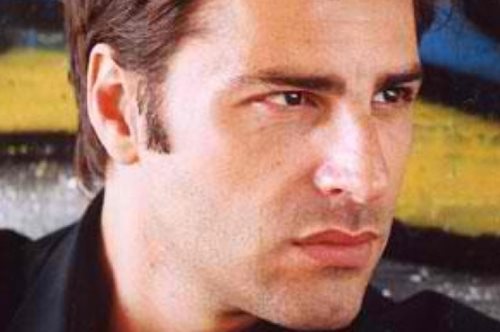 «Ας πιούμε στην καινούργια δεκαετία»: Ο πρώην ηθοποιός Βασίλης Παλαιολόγος έκανε το εμβόλιο