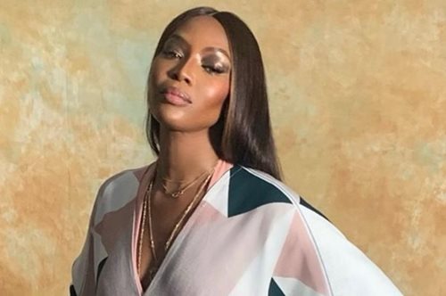 Μια φορά top model, για πάντα top model: Η 51χρονη Ναόμι Κάμπελ εντυπωσιακή με μπικίνι στην Κένυα