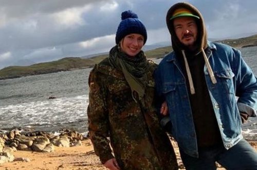 Ζευγάρι που μένει εδώ και έναν χρόνο σε ένα απομονωμένο νησί δεν έχει ζήσει τίποτα από την πανδημία