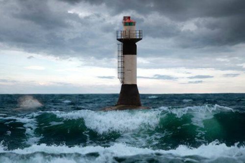 Ζητείται μοναχικός σινεφίλ για να κατοικήσει για επτά ημέρες σε ερημικό νησί μόνο με τις ταινίες του