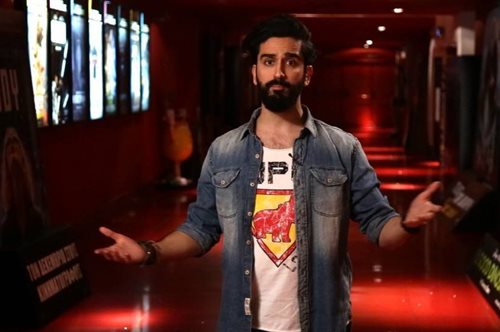 O παρουσιαστής Διονύσης Ατζαράκης είναι ακόμα ερωτευμένος με την Τσιτάρα των Θαντερκάτς