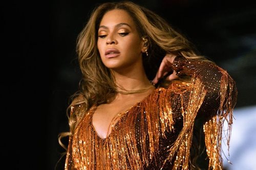 Η Μπιγιονσέ φοράει Βρεττός Βρεττάκος ακόμα και στην εκδοχή της ως παιδική κούκλα 