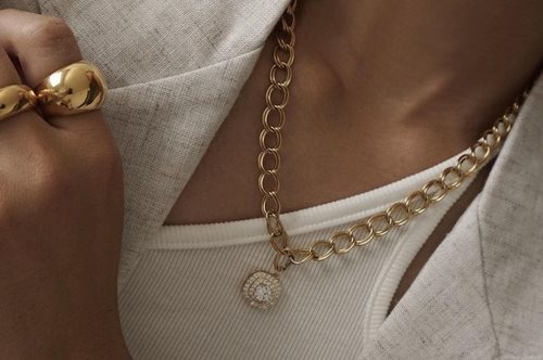 Το αγοράζεις μία φορά, το φοράς για πάντα: Το μοναδικό κόσμημα που έχω ανάγκη φέτος τον χειμώνα