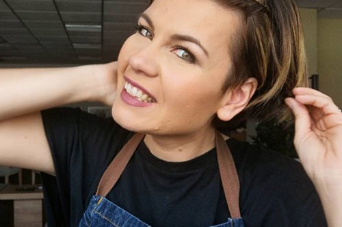 «Ήμουν η χοντρή της τάξης, με έλεγαν παχύδερμο»: Η εξομολόγηση της Μάγκυς Ταμπακάκη για το bullying