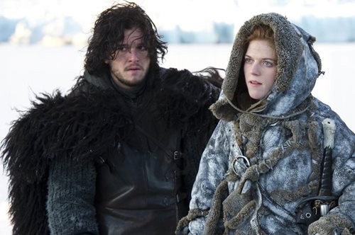 Ο Τζον Σνόου και η Ύγκριτ είναι ζευγάρι. Δείτε τους στην πρώτη τους εμφάνιση στο κόκκινο χαλί