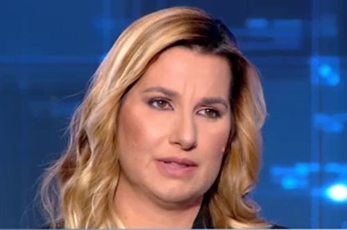 «Στην αρχή ο γιος μου μού είπε, μαμά, θα γίνουμε ρεζίλι, δεν θα μπορώ να πηγαίνω σχολείο»