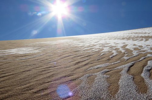 Όταν ένα πυκνό και ψηλό στρώμα χιονιού κάλυψε την έρημο Σαχάρα: Ένα σπάνιο φαινόμενο