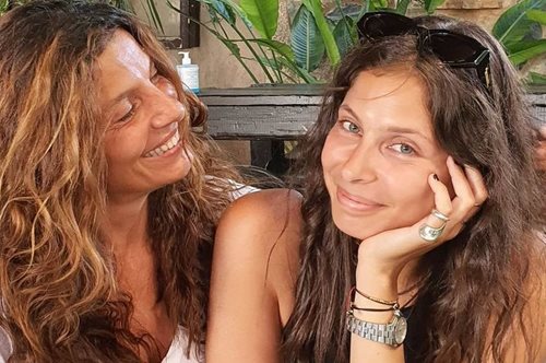 «Γέμισε ο κόσμος μου». Η Πόπη Τσαπανίδου ετοιμάζεται να γίνει γιαγιά στα 53 της 