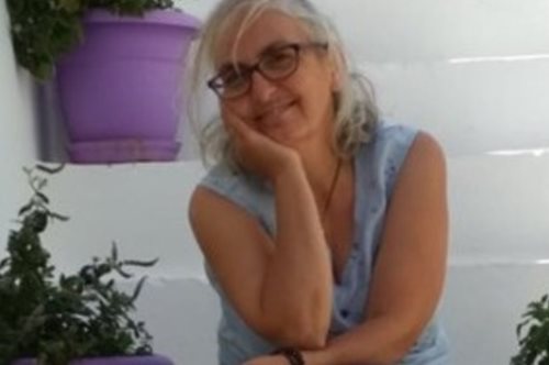 Ένα βήμα πριν τα 60 γίνεται μαθήτρια της Β' Γυμνασίου και μέλος μαθητικής επιχείρησης 