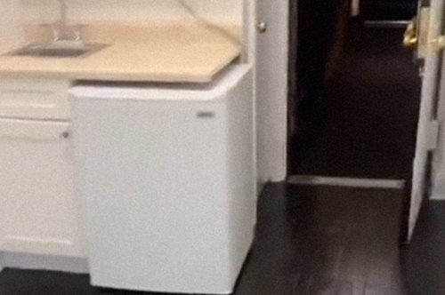 Είναι αυτό το χειρότερο διαμέρισμα σε όλη τη Νέα Υόρκη; Κοστίζει εξωφρενικά και δεν χωράει τίποτα