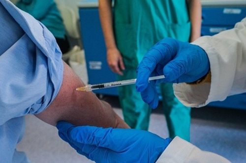 Ελπίδα και αισιοδοξία: Οι εμβολιασμοί ξεπέρασαν σε αριθμό τα κρούσματα Covid-19