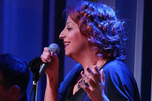 Η Λυδία Σέρβου αποκάλυψε το όνομα του μουσικοσυνθέτη που την παρενόχλησε σεξουαλικά στα 15 της