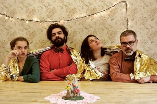 Insomnia Greca: Μία μεταμεσονύχτια Χριστουγεννιάτικη παράσταση στο Δημοτικό Θέατρο Πειραιά 