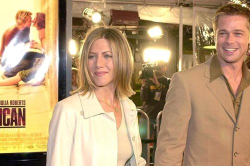 Νέα, μυστηριώδης selfie της Τζένιφερ Άνιστον πυροδοτεί φήμες για επανασύνδεση με Μπραντ Πιτ