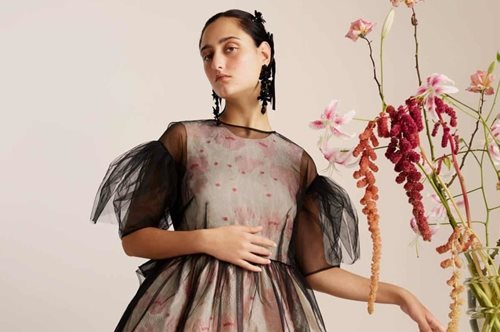 Αποκαλύπτεται για πρώτη φορά η πλήρης συλλογή Simone Rocha x H&M: Α-Π-Ι-Θ-Α-Ν-Η