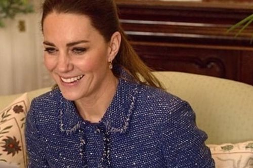 Η Κέιτ Μίντλετον και η πριγκίπισσα Σάρλοτ έχουν την ίδια, μικρή συνήθεια και γίνονται viral