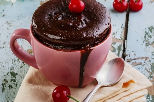 Έτοιμο σε 2’: Κέικ σοκολάτα σε κούπα για το μενού του Αγίου Βαλεντίνου στο σπίτι