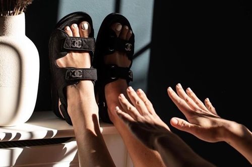 Τα Mango μόλις έφεραν τα πιο πολυτελή οικονομικά παπούτσια της άνοιξης: Ήδη στο καλάθι αγορών μας