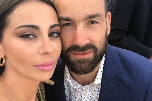 Με έναν χιονάνθρωπο μέχρι το μπόι τους: Οικογένεια Σπανούλη σε νέα ανάρτηση με παιχνίδια στο χιόνι