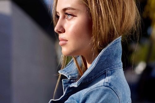 «Σε αγαπώ»: Ο γιος του φωτογράφου Σπύρου Πώρου είναι ζευγάρι με την 16χρονη κόρη της Χάιντι Κλουμ