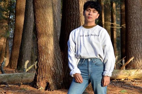 «Ξέρεις ποιος είμαι, μπαμπά;»: Τα ποιήματα που έκαναν τον Όσιαν Βουόνγκ διάσημο σε όλο τον κόσμο 